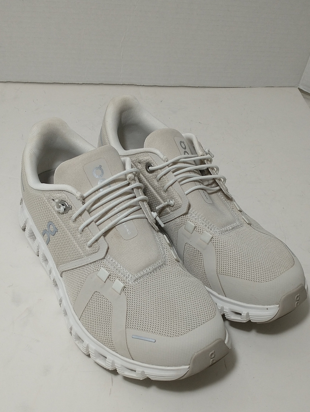 LIKE NEW On Cloud 6 Running Shoes, Size 7, Beige/White, Athletic, Sneaker, Run